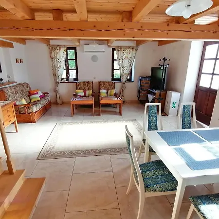 70 M2 In Steinhaus Unweit Von Porec 公寓